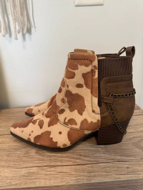 Comfort EST. 1946 Ankle Boots Brown Faux Cow
Hide Med Heel Size 9 - Picture 5 of 12